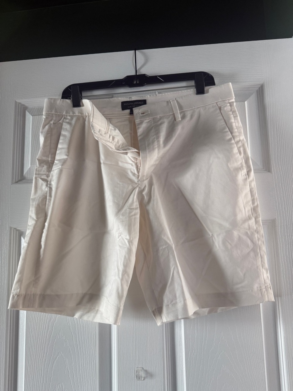 Banana Republic Cream Flat-Front Chino Shorts